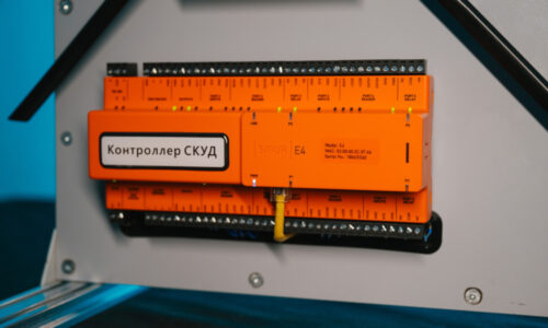 Контроль доступа УТСКД КЛЮЧ. Преимущества продукта Товар полностью сертифицирован ЕАЭС N RU Д-RU.РА04.В.43155/25, а так же соответствует ГОСТ 1. «Совместимость технических средств электромагнитная. Устойчивость к электромагнитным помехам технических средств, применяемых в промышленных зонах. Требования и методы испытаний» ; 2. «Совместимость технических средств электромагнитная. Электромагнитные помехи от технических средств, применяемых в промышленных зонах. Нормы и методы испытаний»; 3. «Система стандартов безопасности труда. Изделия электротехнические.